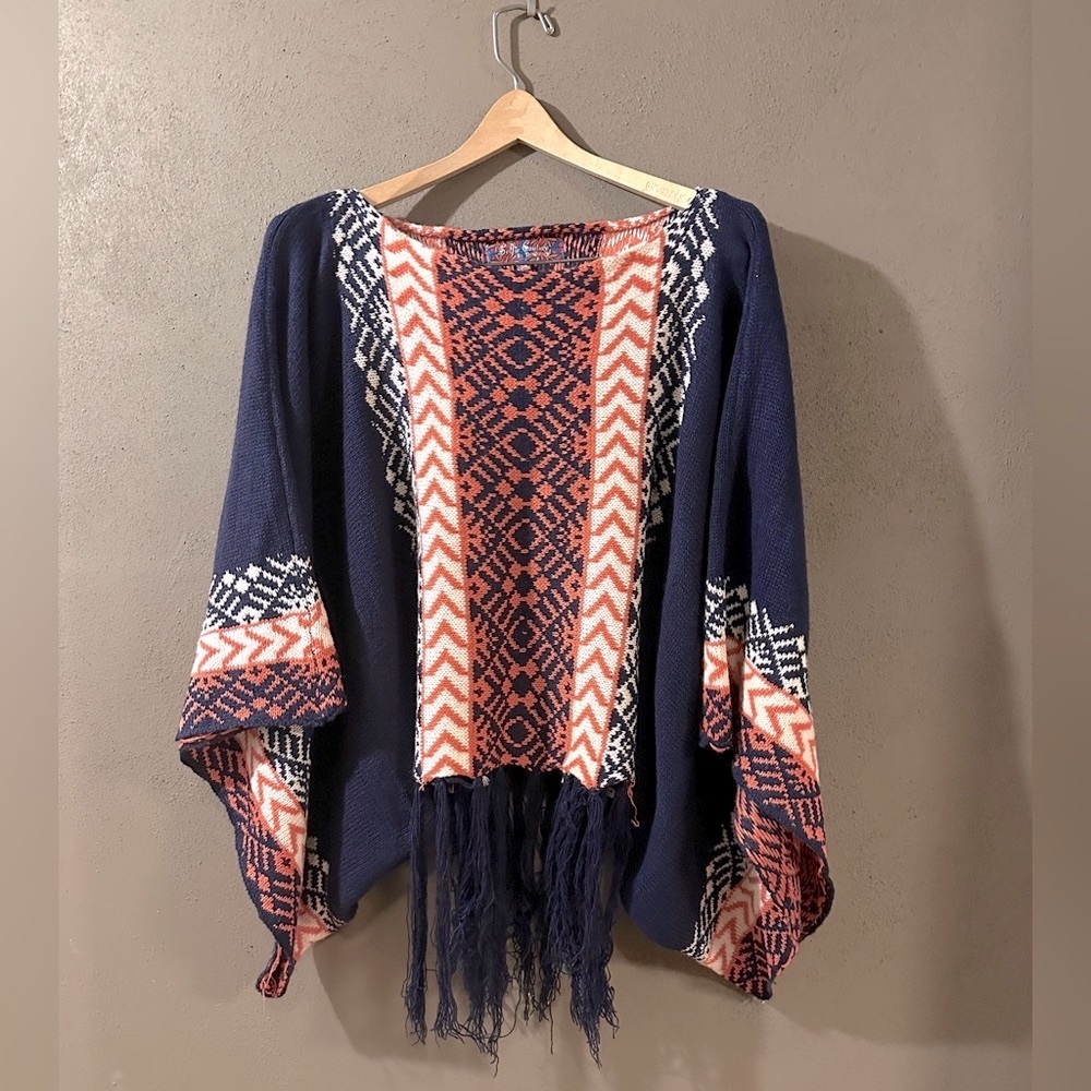 Women’s poncho sweater with tassels s/m , new condition